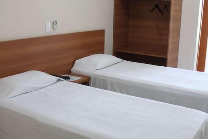 Room 9 of 25