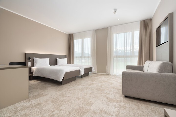 Room 5 of 14