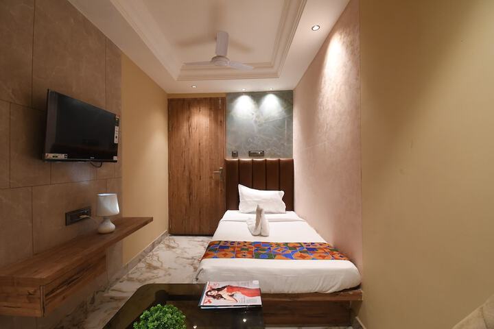 Room 13 of 20
