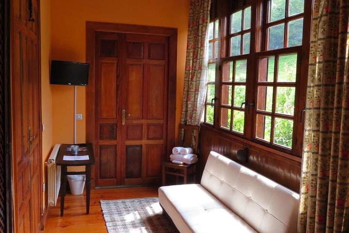 Room 4 of 62