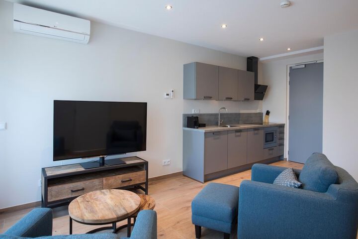 Room 9 of 28