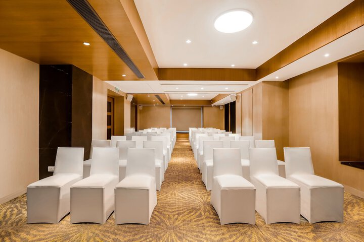 Ballroom/Hall 18 of 23