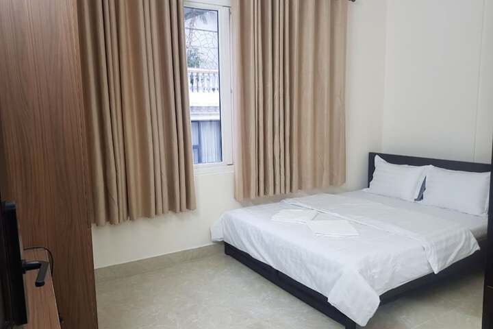 Room 11 of 34