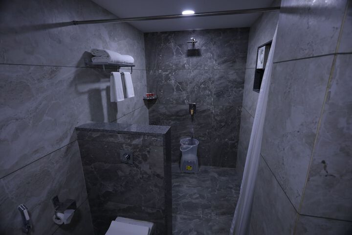 Room 13 of 24