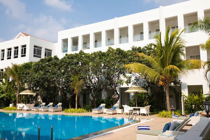 Hotel Exterior 64 of 65