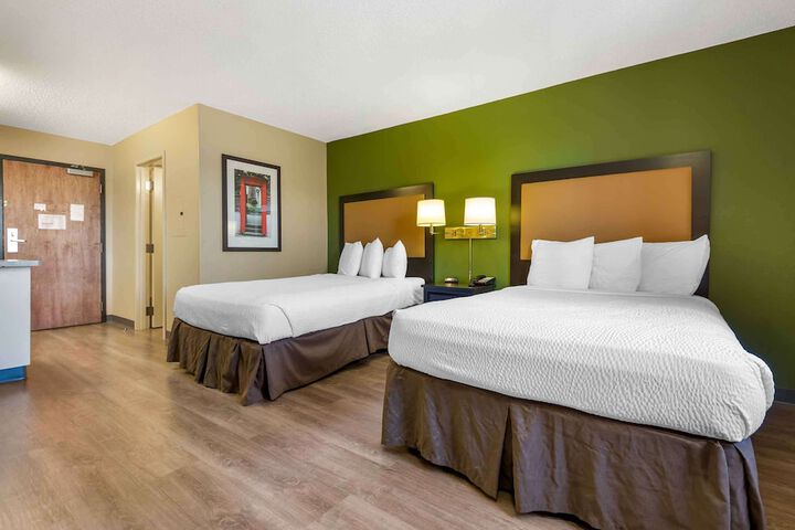 Double Accessible Queen Size Bed (2 of 5)