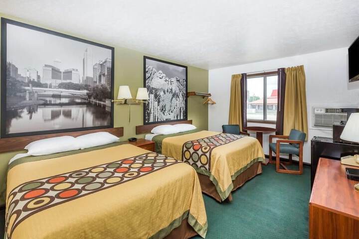 Room 4 of 32