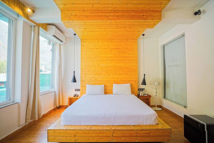 Room 5 of 15