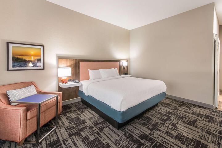 1 King Bed (6 of 18)