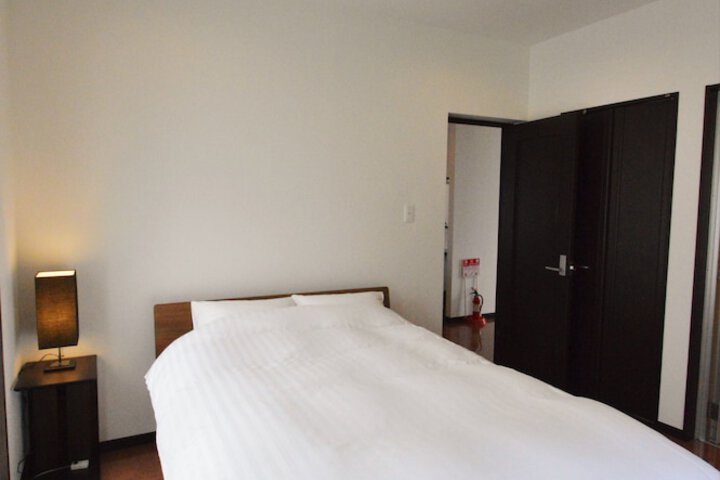 Room 4 of 37