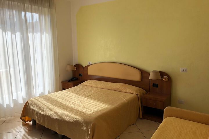 Room 10 of 63