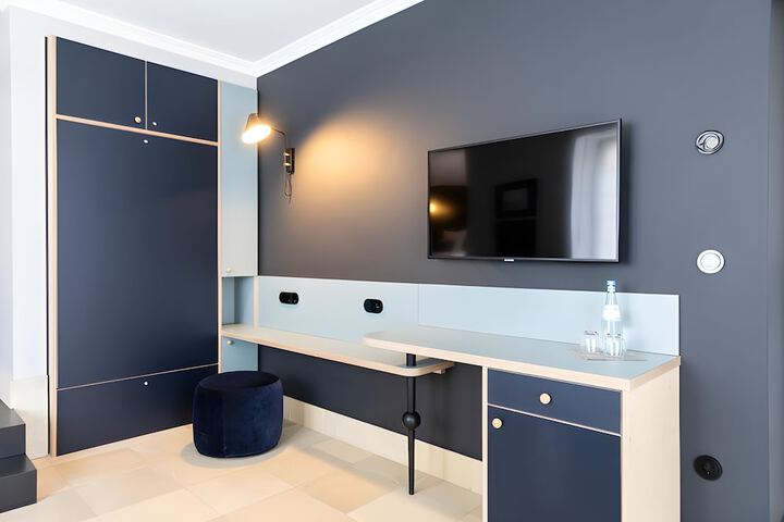 Room 9 of 65