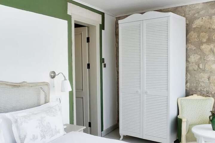 Room 5 of 40