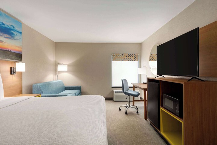 1 King Bed Mobility Accessible (12 of 14)