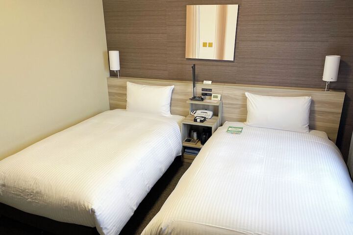 Room 9 of 27