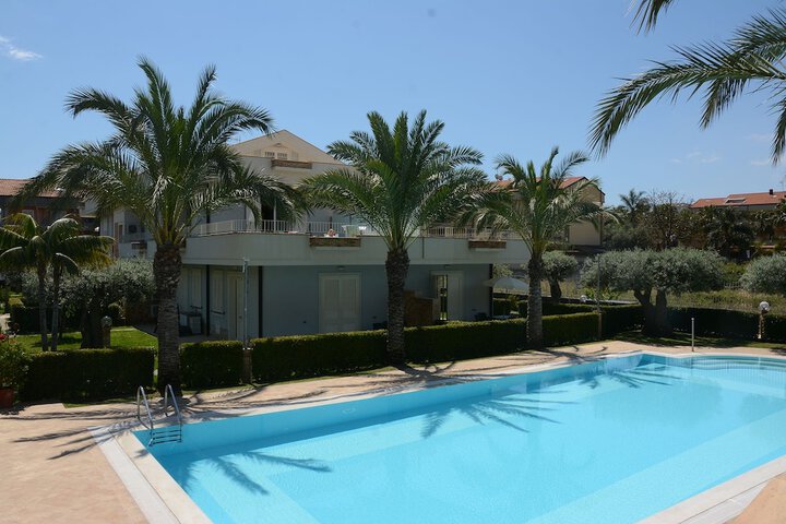 Pool Hotel