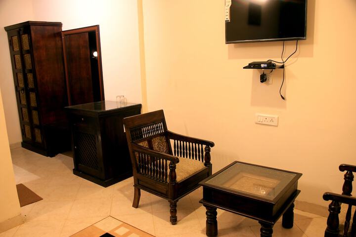 Room 8 of 13