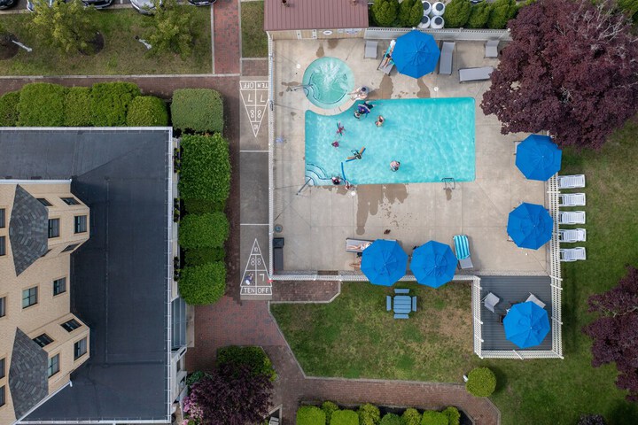 Pool 68 of 106
