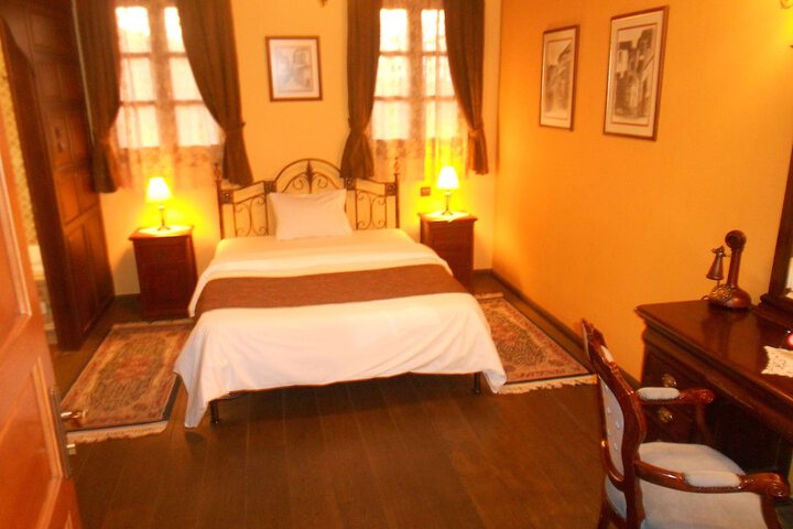 Room 9 of 34