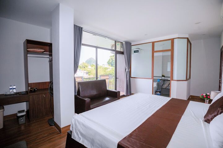 Room 44 of 201