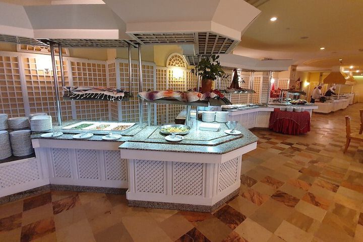 Dining 9 of 12