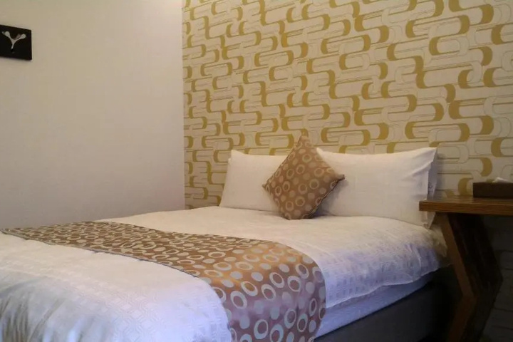 Room 4 of 4