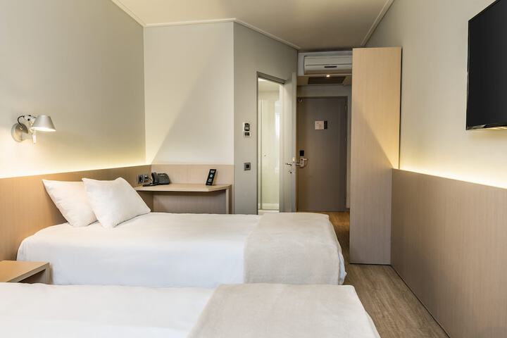 Room 11 of 40