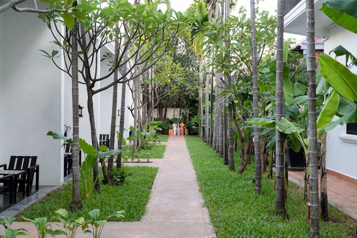Hotel Exterior 50 of 57