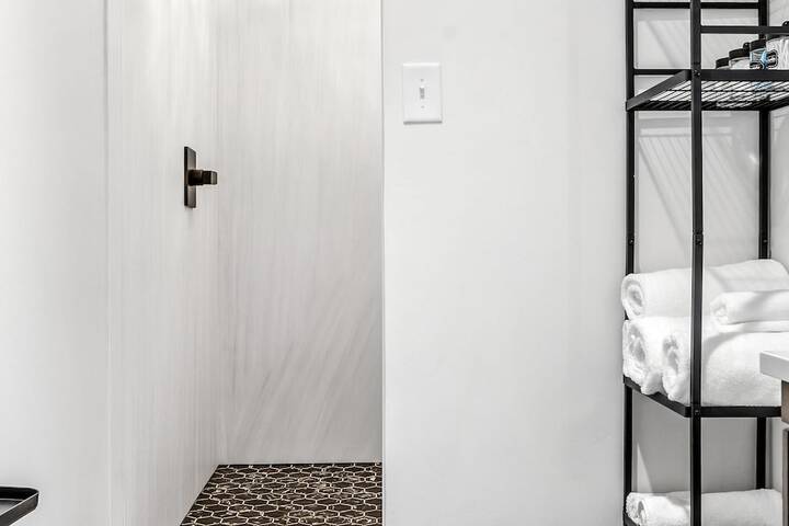 Room 32 of 32