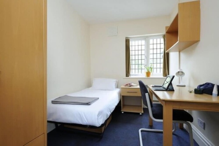 Room 3 of 7