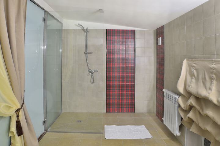 Room 13 of 27