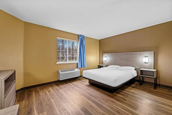 Room 8 of 36