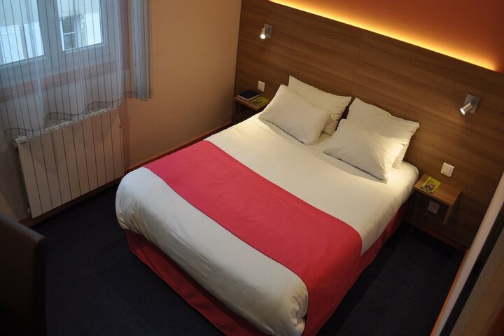 Room 6 of 50
