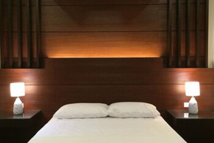 Room 6 of 14