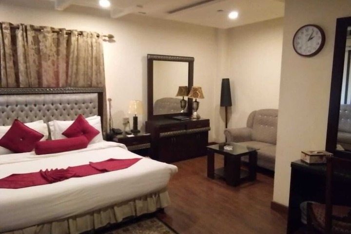 Room 4 of 24