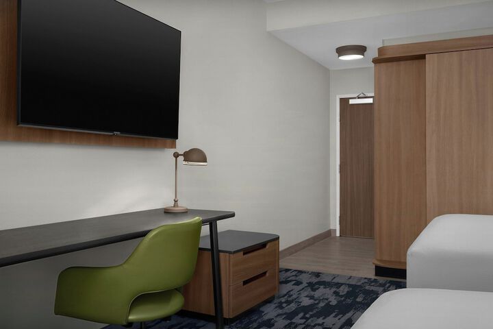 Room 13 of 42