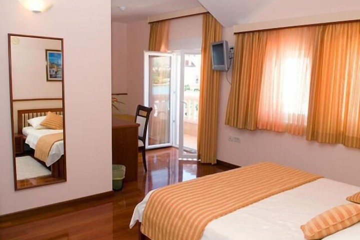 Room 7 of 45