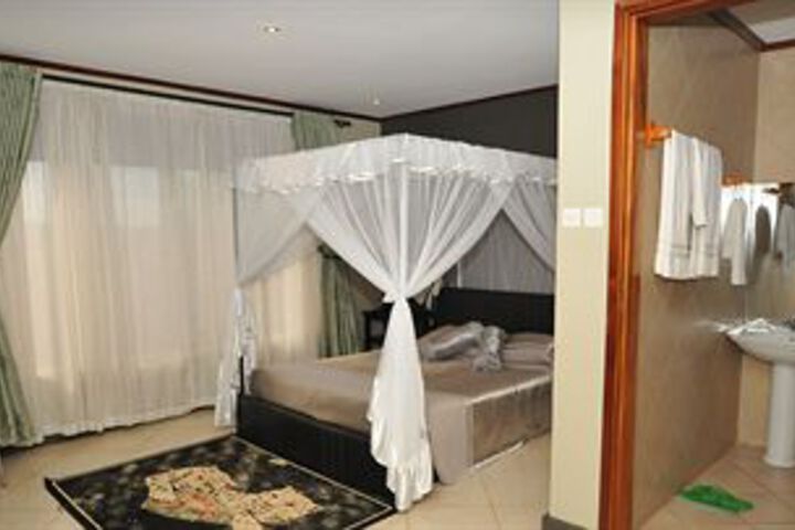 Room 7 of 33