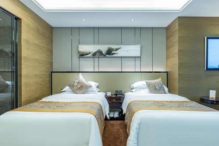 Room 13 of 216