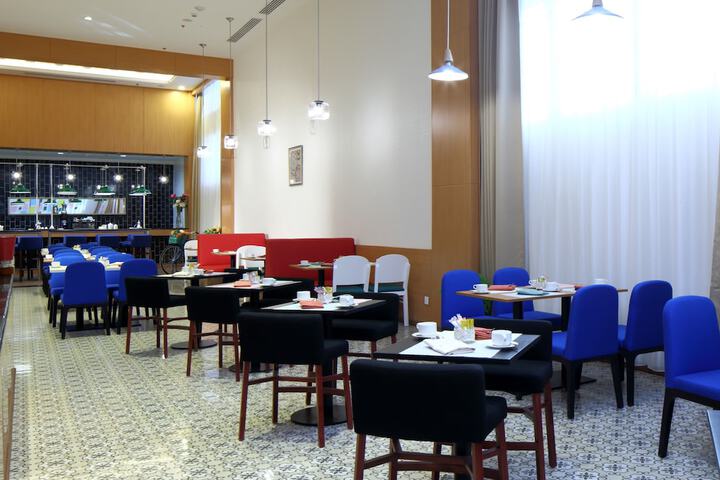 Dining 42 of 78