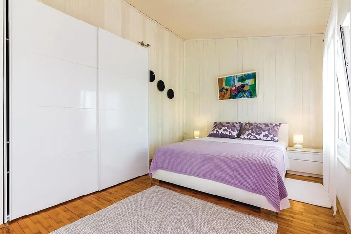 Room 3 of 16
