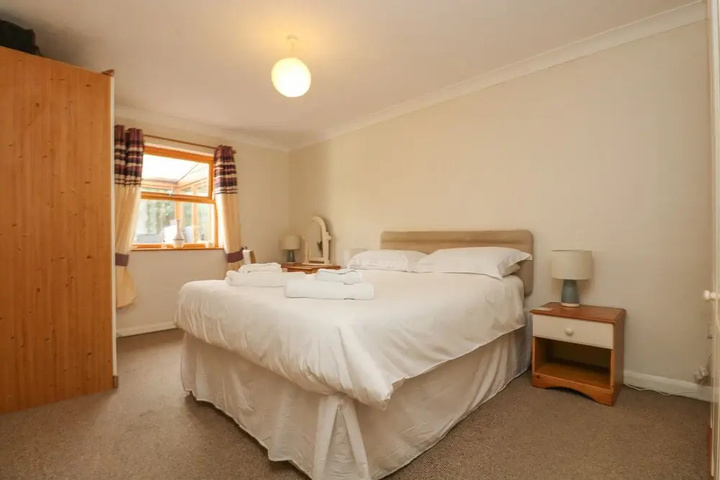 Room 2 of 17