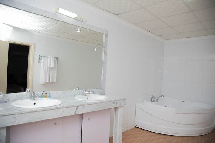 Room 14 of 27