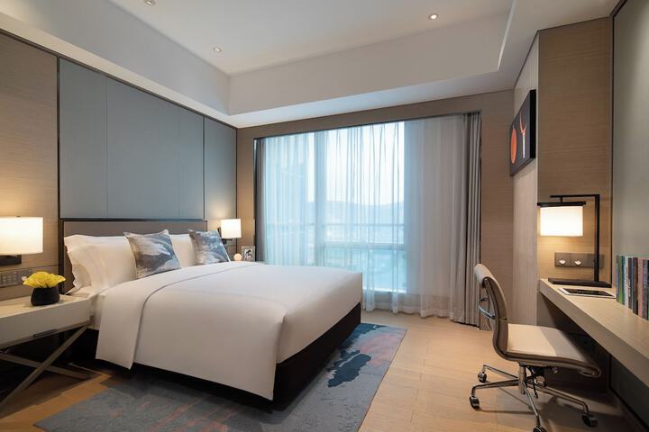 Room 14 of 48