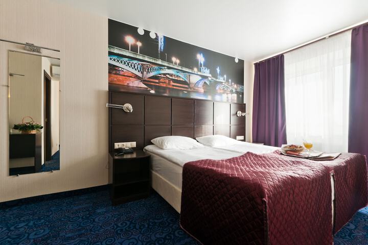 Room 12 of 40