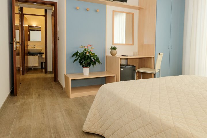 Room 43 of 154