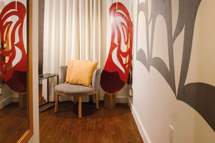 Room 6 of 108