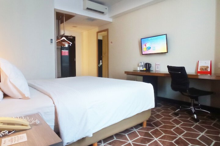 Room 9 of 43