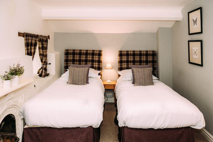 Room 4 of 20