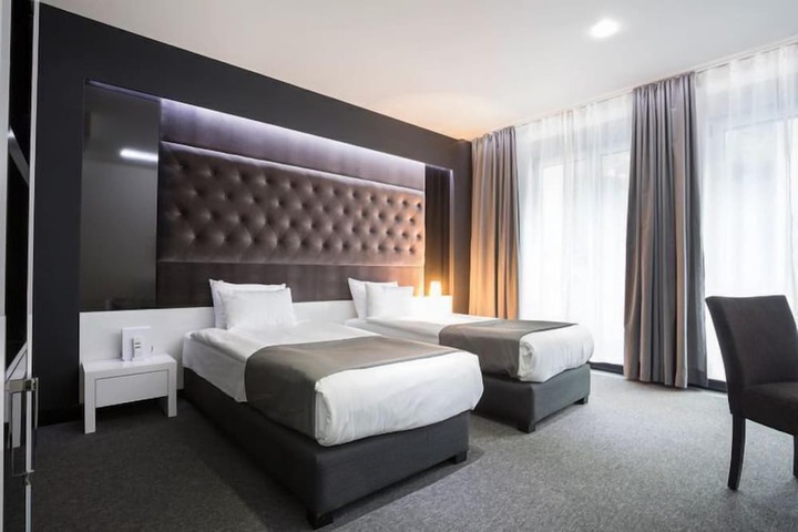 Room 11 of 20